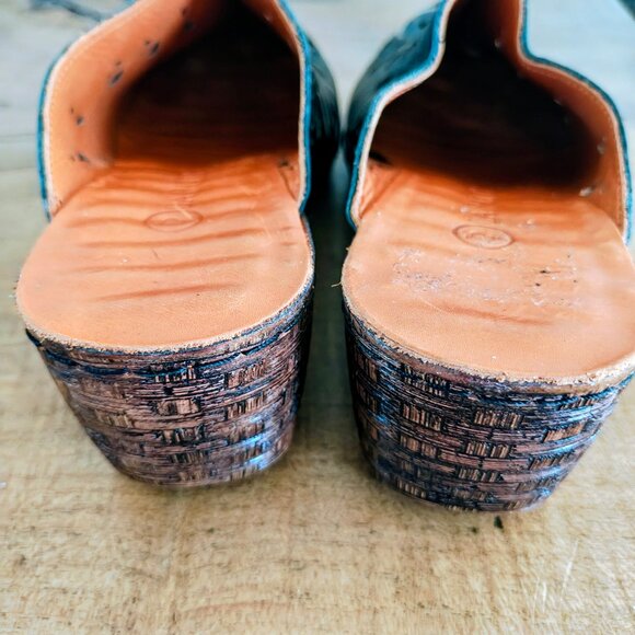 LA PINTA Laser Cut Clogs - Picture 4 of 10